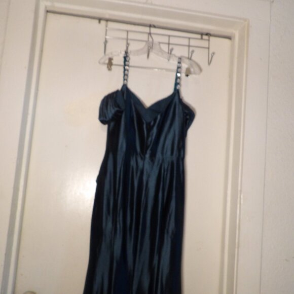 Staycees Emerald Green Beaded Neckline Formal Dress Sz 8 - Picture 7 of 9